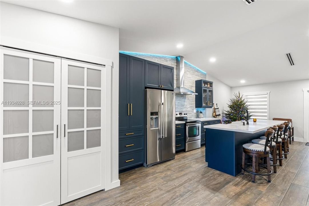 出租: $3,195 (2 贝兹, 2 浴室, 1104 平方英尺)