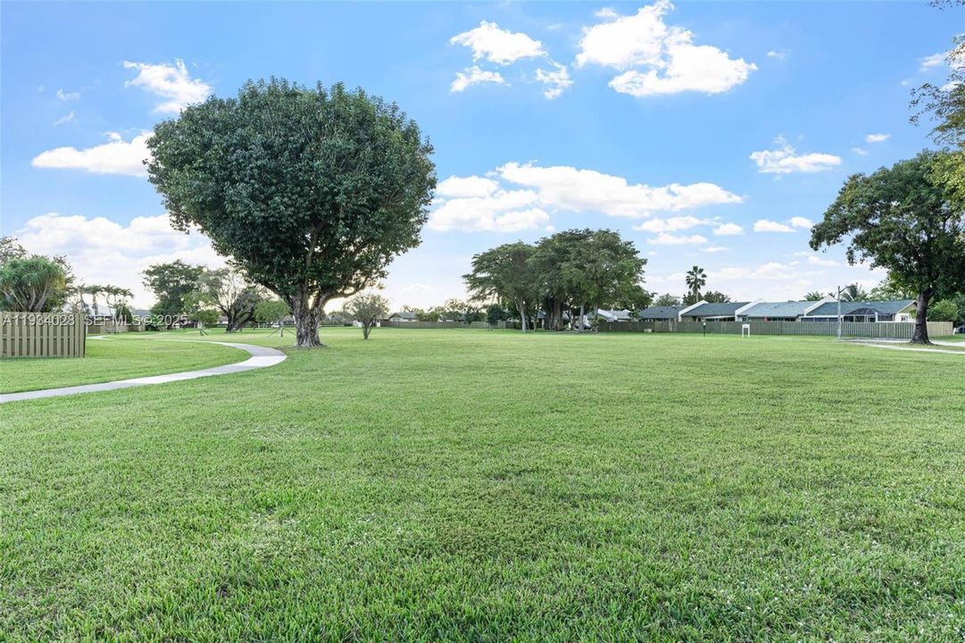 出租: $3,195 (2 贝兹, 2 浴室, 1104 平方英尺)