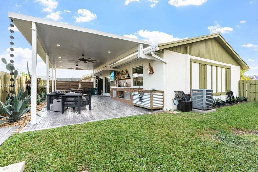 出租: $3,195 (2 贝兹, 2 浴室, 1104 平方英尺)