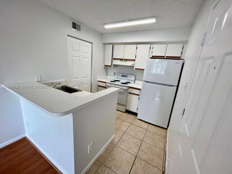 出租: $1,799 (1 贝兹, 1 浴室, 650 平方英尺)