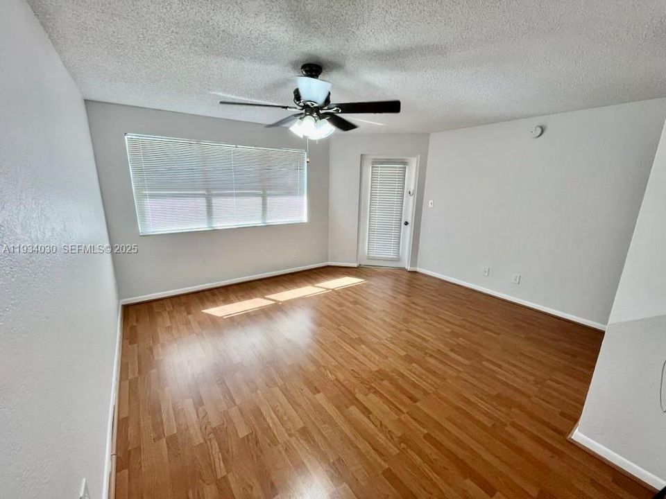 出租: $1,799 (1 贝兹, 1 浴室, 650 平方英尺)