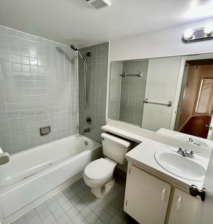 出租: $1,799 (1 贝兹, 1 浴室, 650 平方英尺)