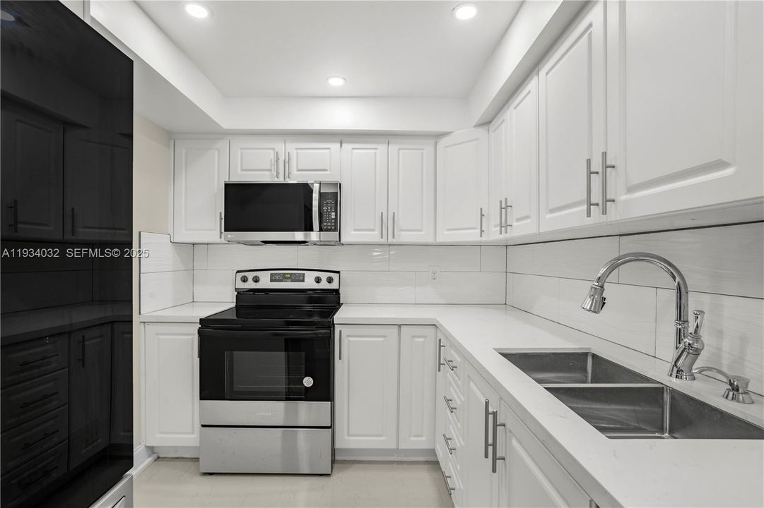 For Rent: $2,300 (2 beds, 2 baths, 1100 Square Feet)