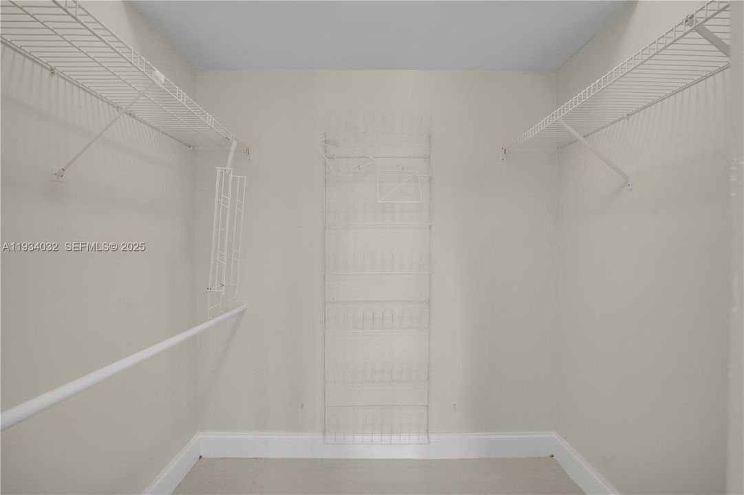 For Rent: $2,300 (2 beds, 2 baths, 1100 Square Feet)