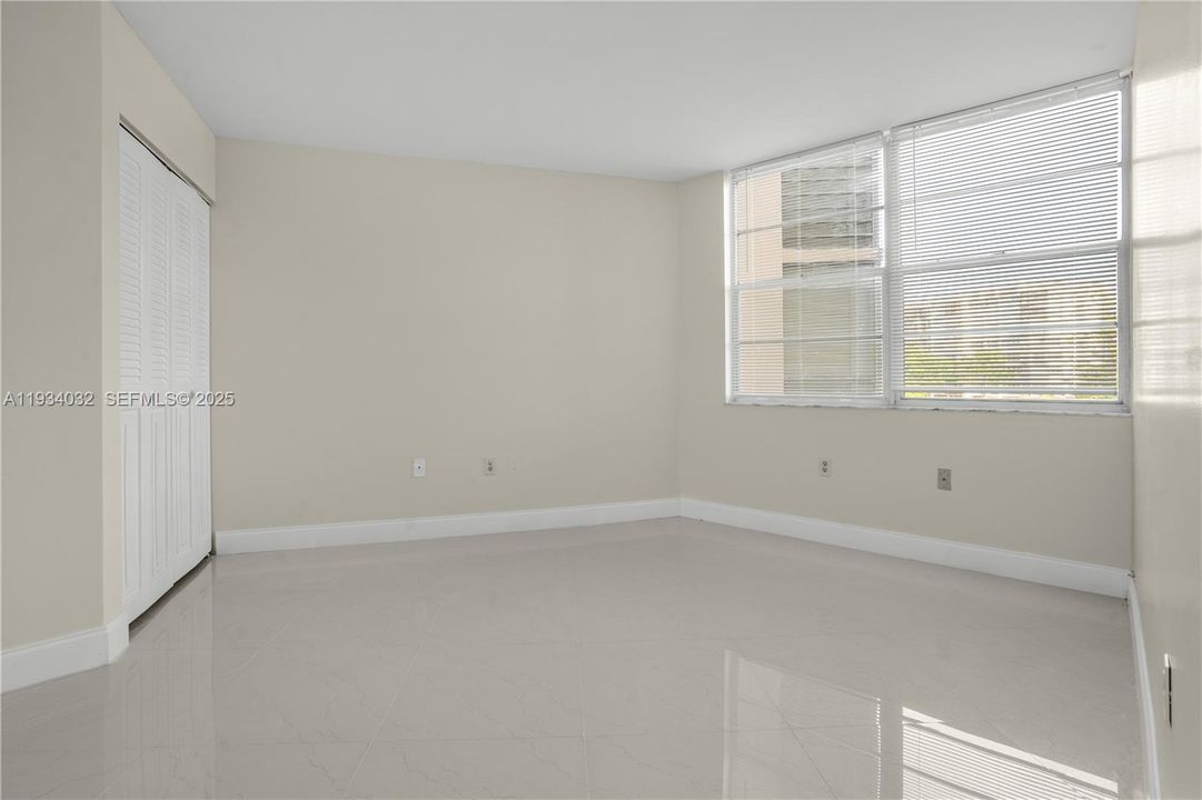 For Rent: $2,300 (2 beds, 2 baths, 1100 Square Feet)