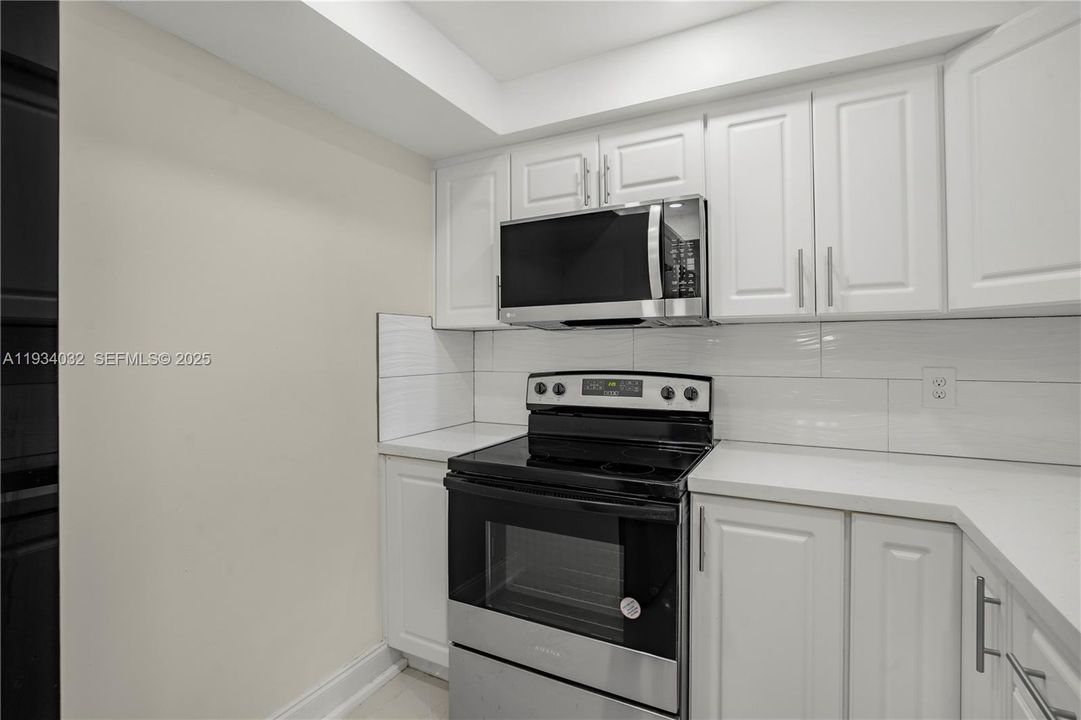 For Rent: $2,300 (2 beds, 2 baths, 1100 Square Feet)
