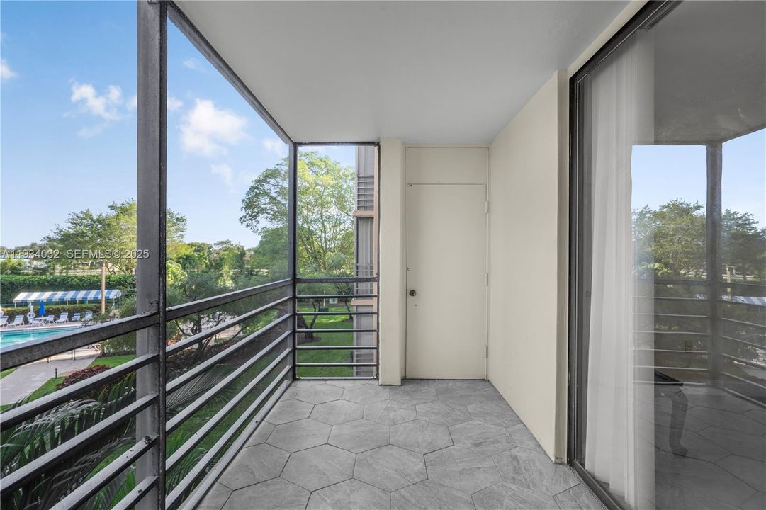 For Rent: $2,300 (2 beds, 2 baths, 1100 Square Feet)