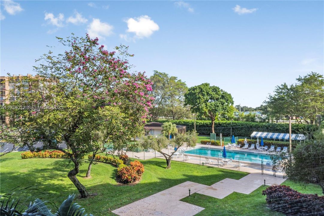 For Rent: $2,300 (2 beds, 2 baths, 1100 Square Feet)