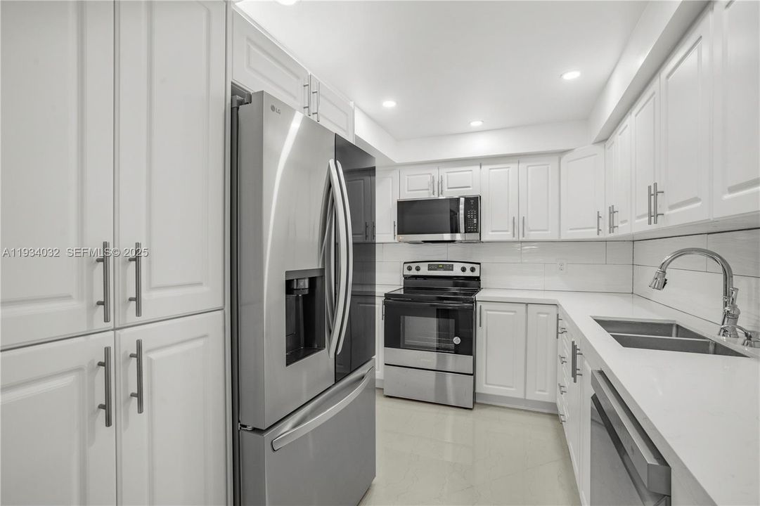 For Rent: $2,300 (2 beds, 2 baths, 1100 Square Feet)