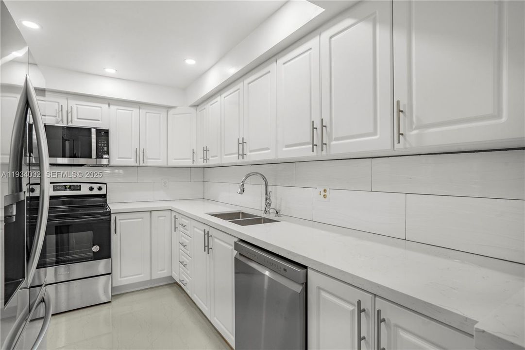 For Rent: $2,300 (2 beds, 2 baths, 1100 Square Feet)