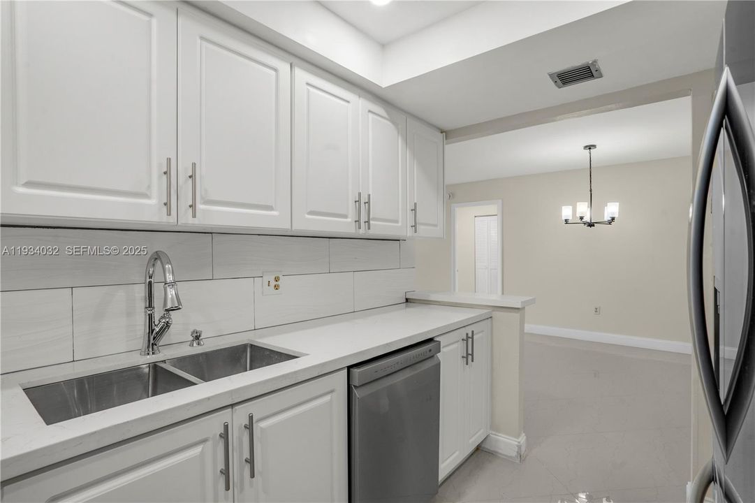 For Rent: $2,300 (2 beds, 2 baths, 1100 Square Feet)