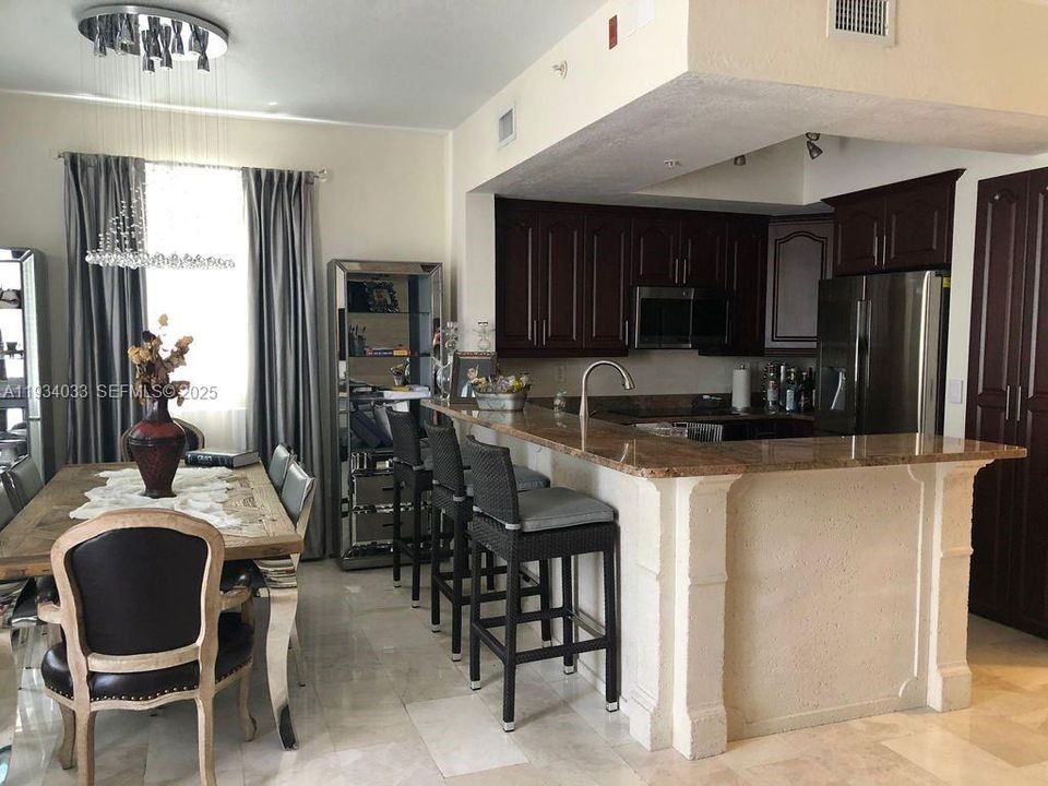 В аренду: $3,300 (3 спален, 2 ванн, 1364 Квадратных фут)