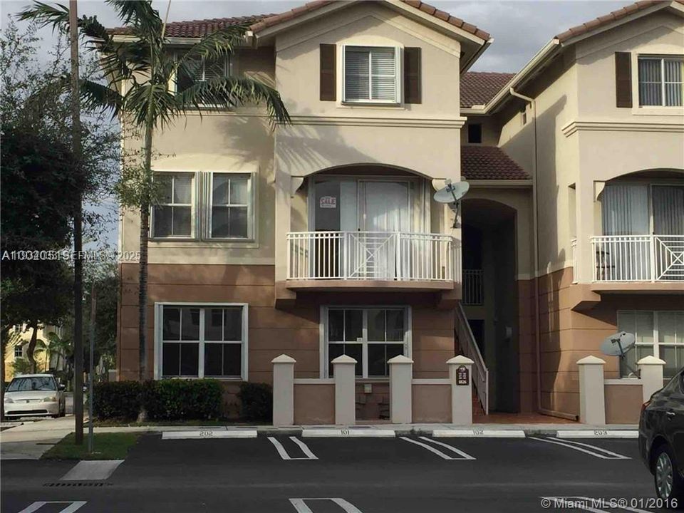 В аренду: $3,300 (3 спален, 2 ванн, 1364 Квадратных фут)