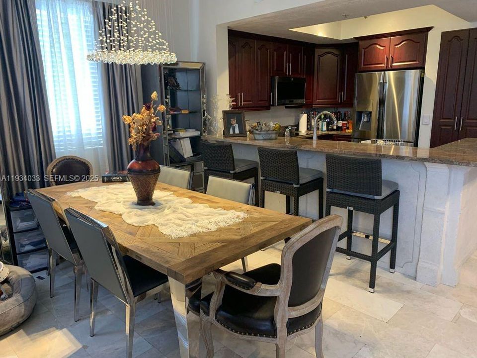 В аренду: $3,300 (3 спален, 2 ванн, 1364 Квадратных фут)