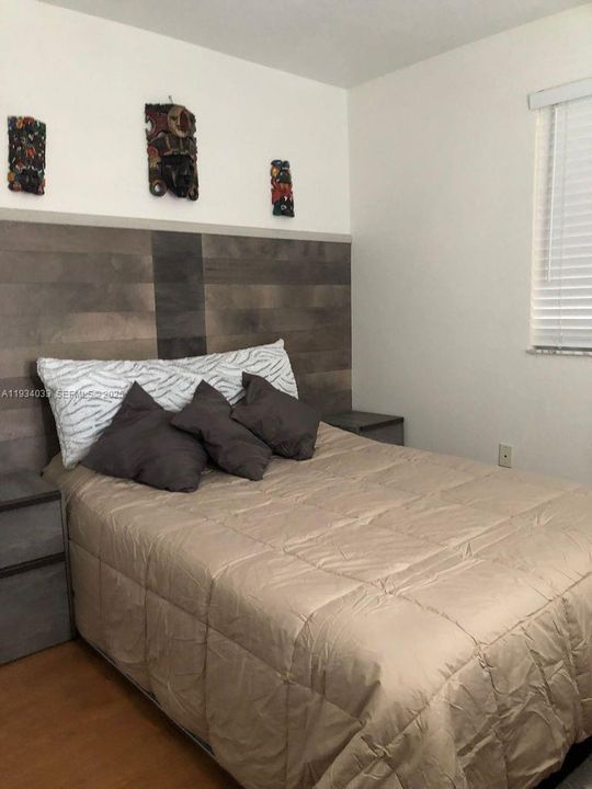 В аренду: $3,300 (3 спален, 2 ванн, 1364 Квадратных фут)