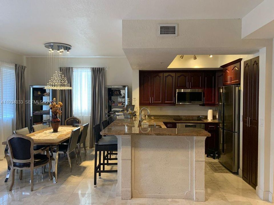 В аренду: $3,300 (3 спален, 2 ванн, 1364 Квадратных фут)