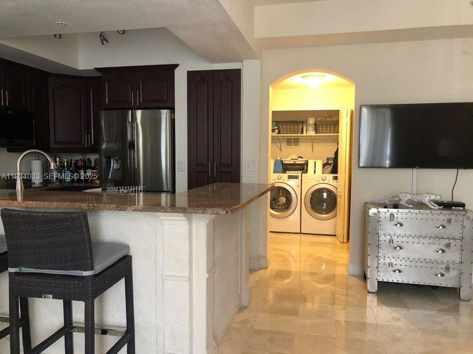 В аренду: $3,300 (3 спален, 2 ванн, 1364 Квадратных фут)