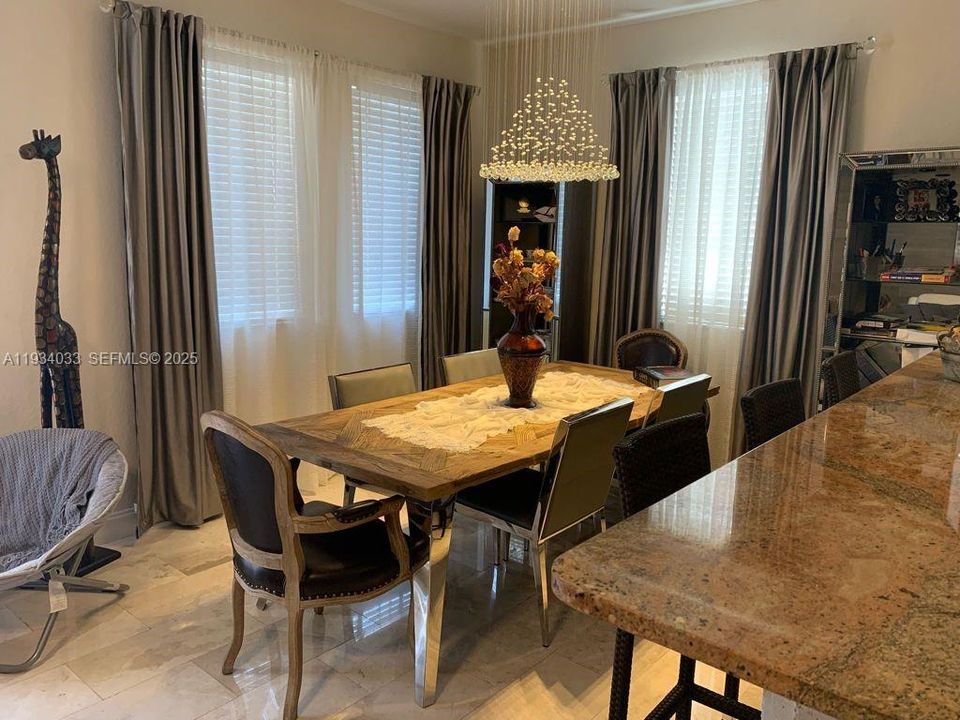 В аренду: $3,300 (3 спален, 2 ванн, 1364 Квадратных фут)