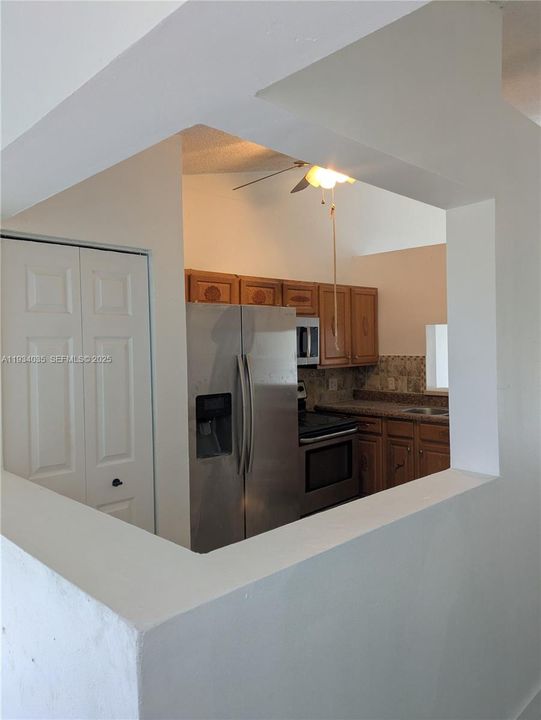 出租: $1,900 (2 贝兹, 2 浴室, 855 平方英尺)