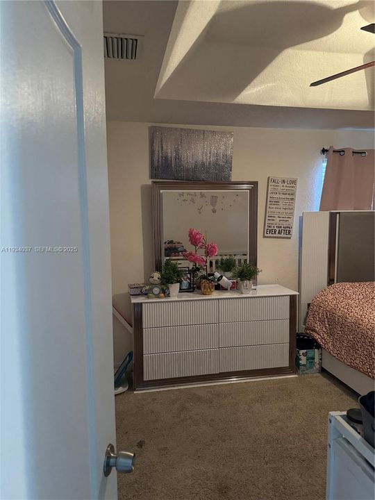 待售: $359,900 (4 贝兹, 3 浴室, 1374 平方英尺)