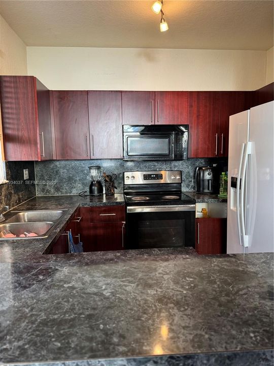 待售: $359,900 (4 贝兹, 3 浴室, 1374 平方英尺)