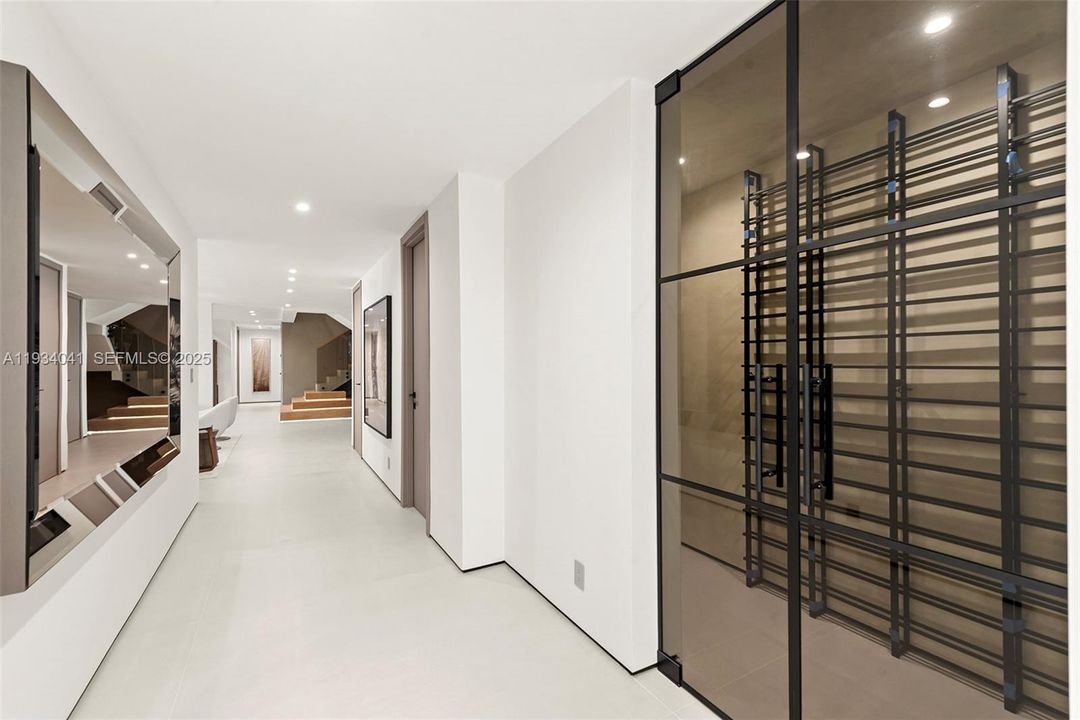 For Sale: $13,995,000 (6 beds, 7 baths, 6364 Square Feet)