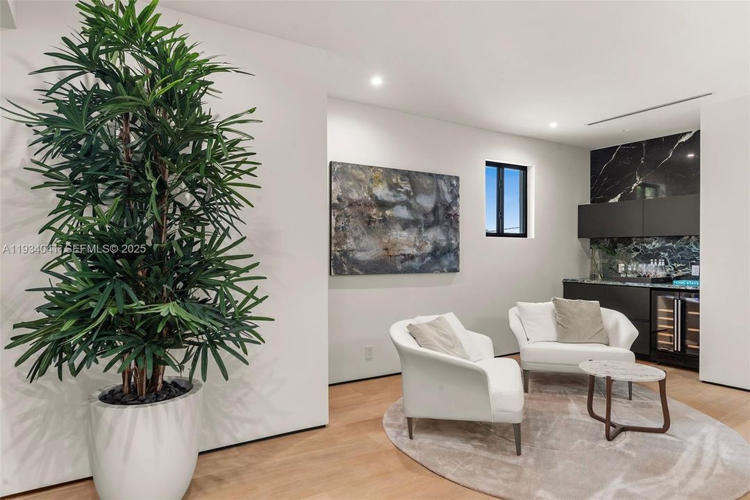 For Sale: $13,995,000 (6 beds, 7 baths, 6364 Square Feet)