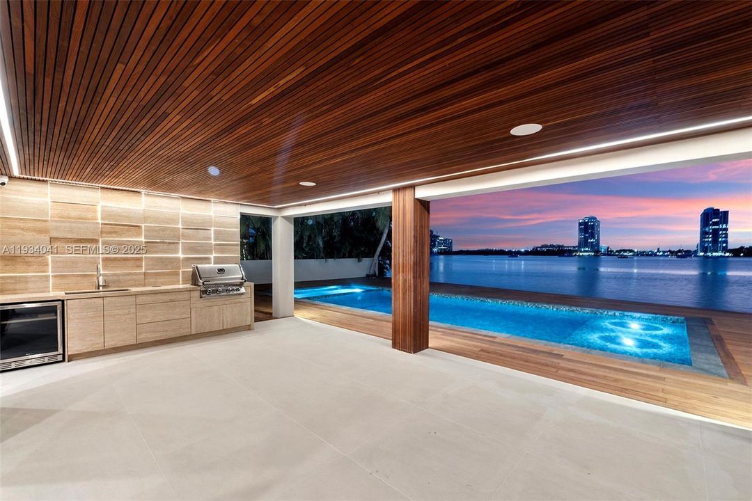 For Sale: $13,995,000 (6 beds, 7 baths, 6364 Square Feet)