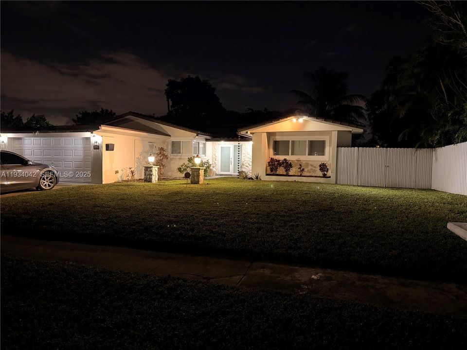 На продажу: $720,000 (4 спален, 2 ванн, 1935 Квадратных фут)