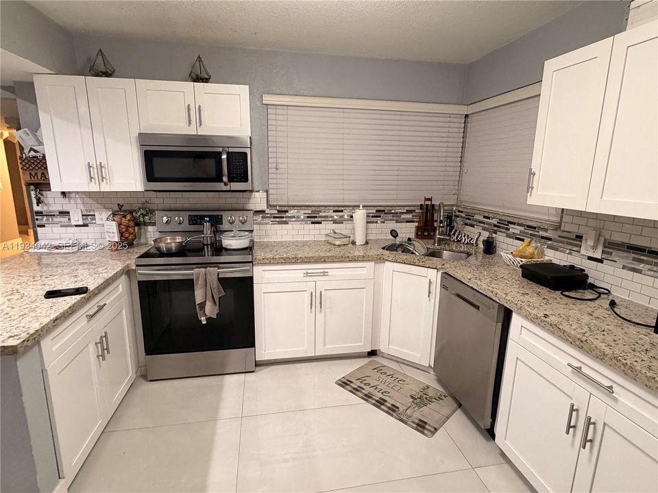 На продажу: $720,000 (4 спален, 2 ванн, 1935 Квадратных фут)