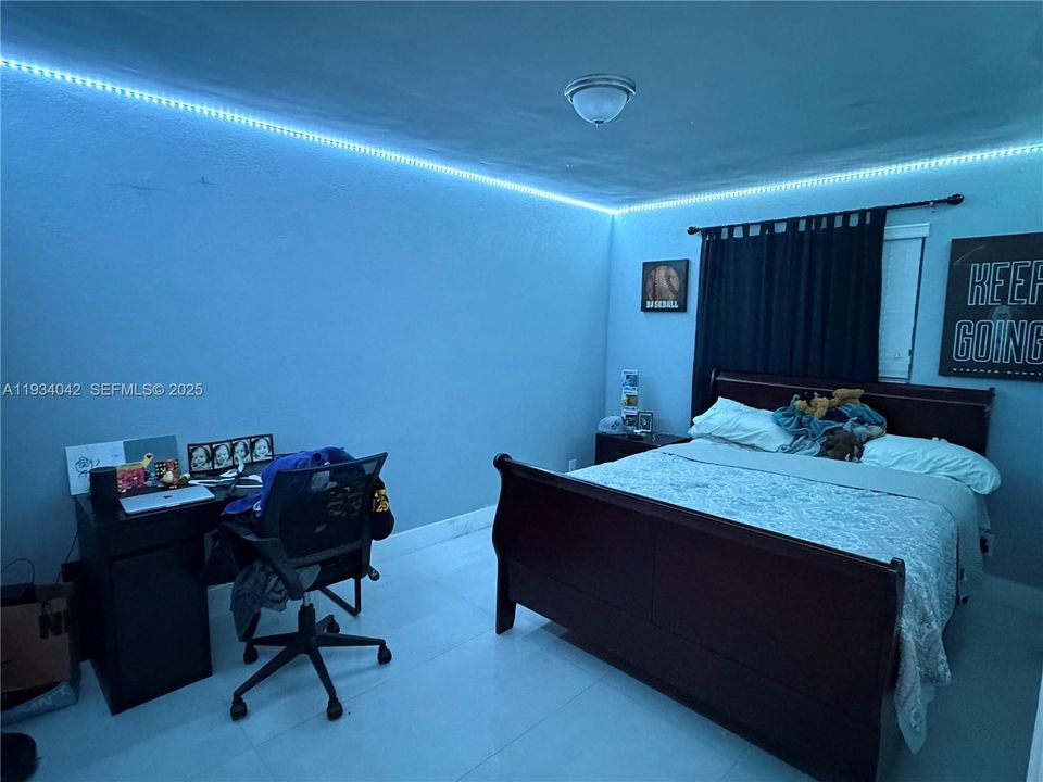 На продажу: $720,000 (4 спален, 2 ванн, 1935 Квадратных фут)