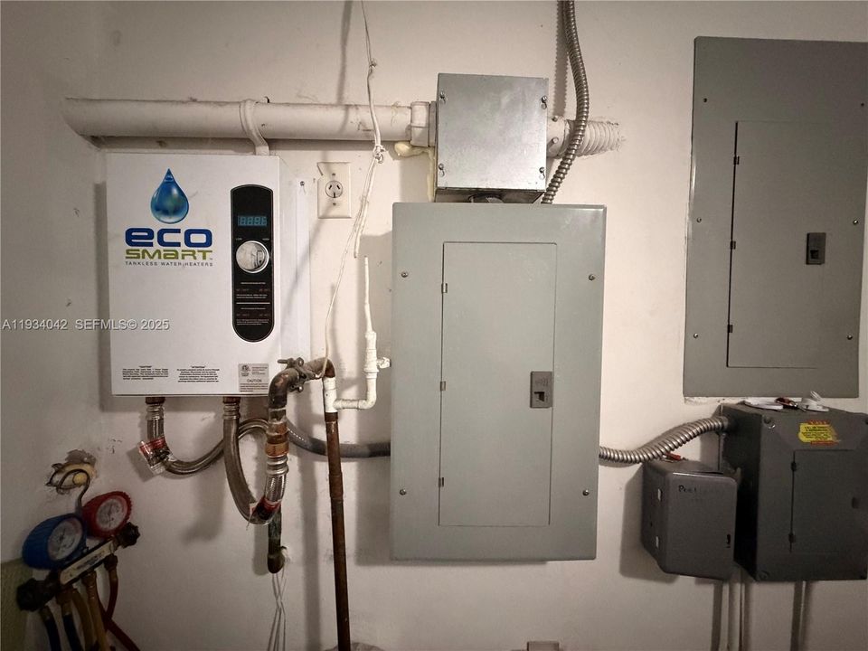 На продажу: $720,000 (4 спален, 2 ванн, 1935 Квадратных фут)