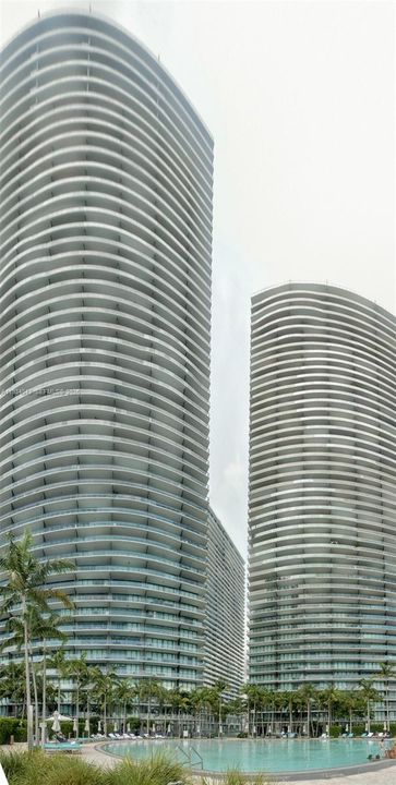 En Venta: $1,050,000 (2 camas, 3 baños, 1186 Pies cuadrados)