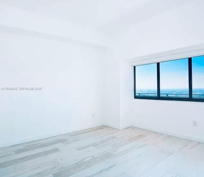 For Sale: $1,050,000 (2 beds, 3 baths, 1186 Square Feet)