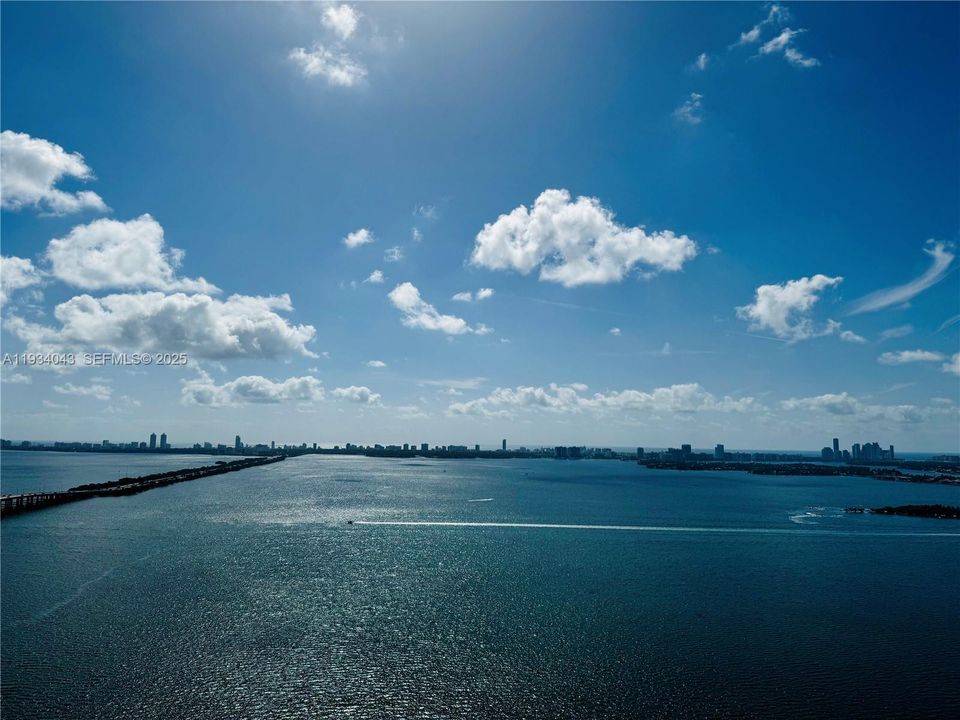 For Sale: $1,050,000 (2 beds, 3 baths, 1186 Square Feet)