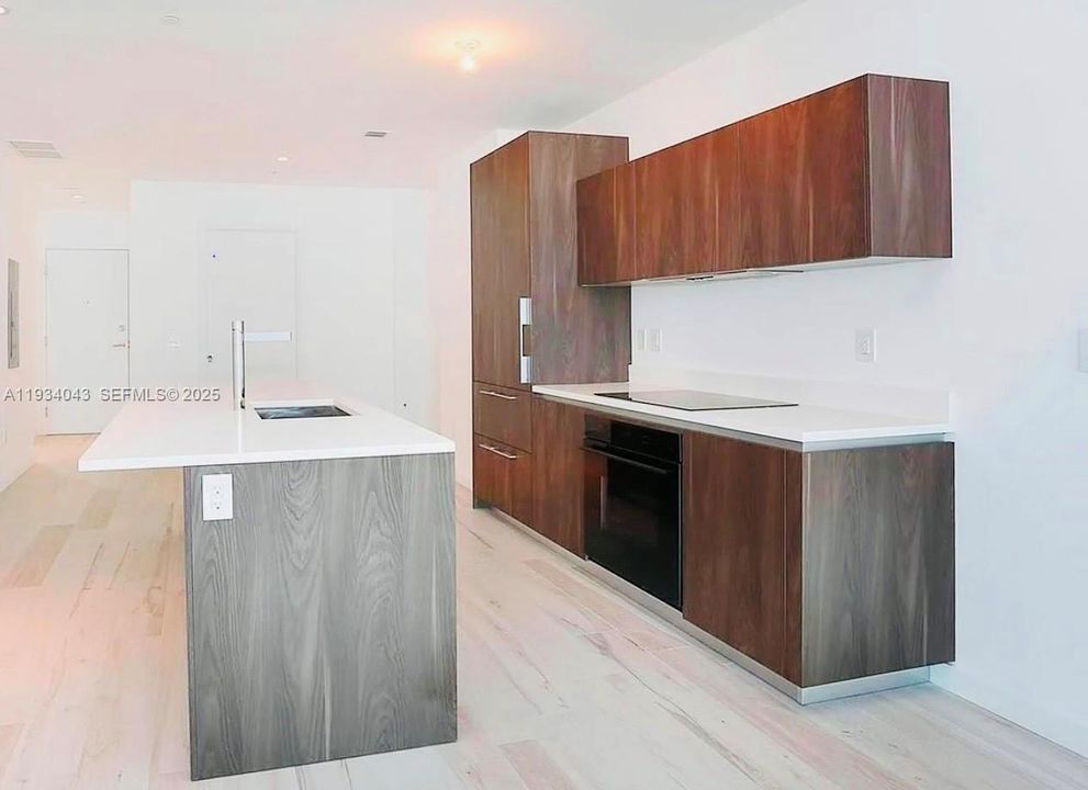 For Sale: $1,050,000 (2 beds, 3 baths, 1186 Square Feet)