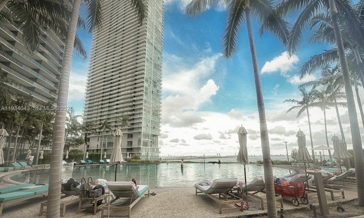 En Venta: $1,050,000 (2 camas, 3 baños, 1186 Pies cuadrados)