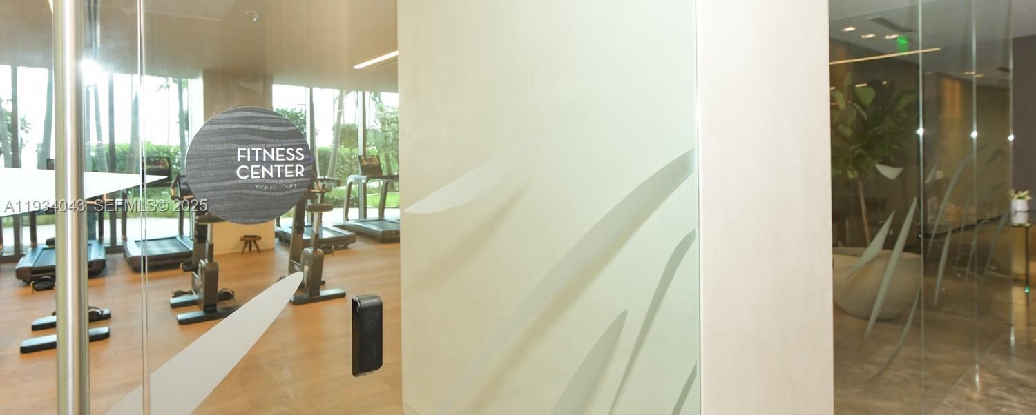 For Sale: $1,050,000 (2 beds, 3 baths, 1186 Square Feet)