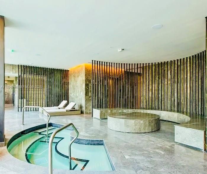 For Sale: $1,070,000 (2 beds, 3 baths, 1143 Square Feet)