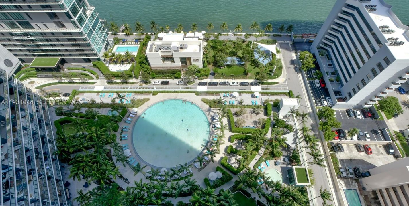 For Sale: $1,070,000 (2 beds, 3 baths, 1143 Square Feet)