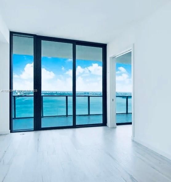 For Sale: $1,070,000 (2 beds, 3 baths, 1143 Square Feet)