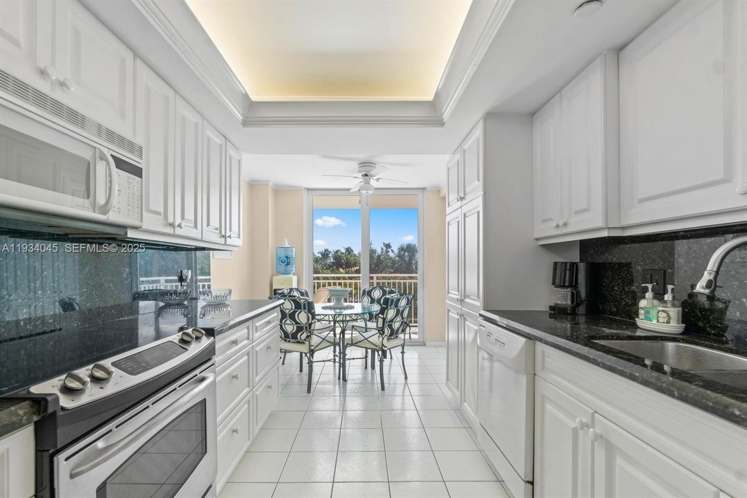 На продажу: $700,000 (2 спален, 2 ванн, 1760 Квадратных фут)