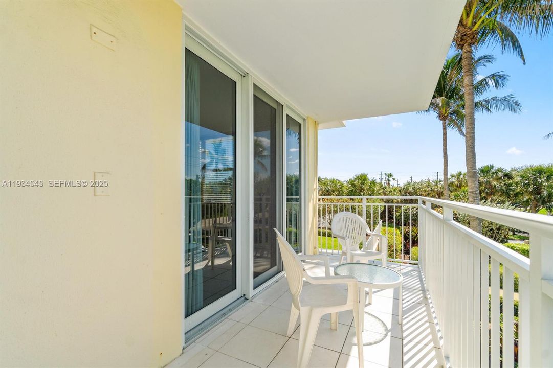 На продажу: $700,000 (2 спален, 2 ванн, 1760 Квадратных фут)