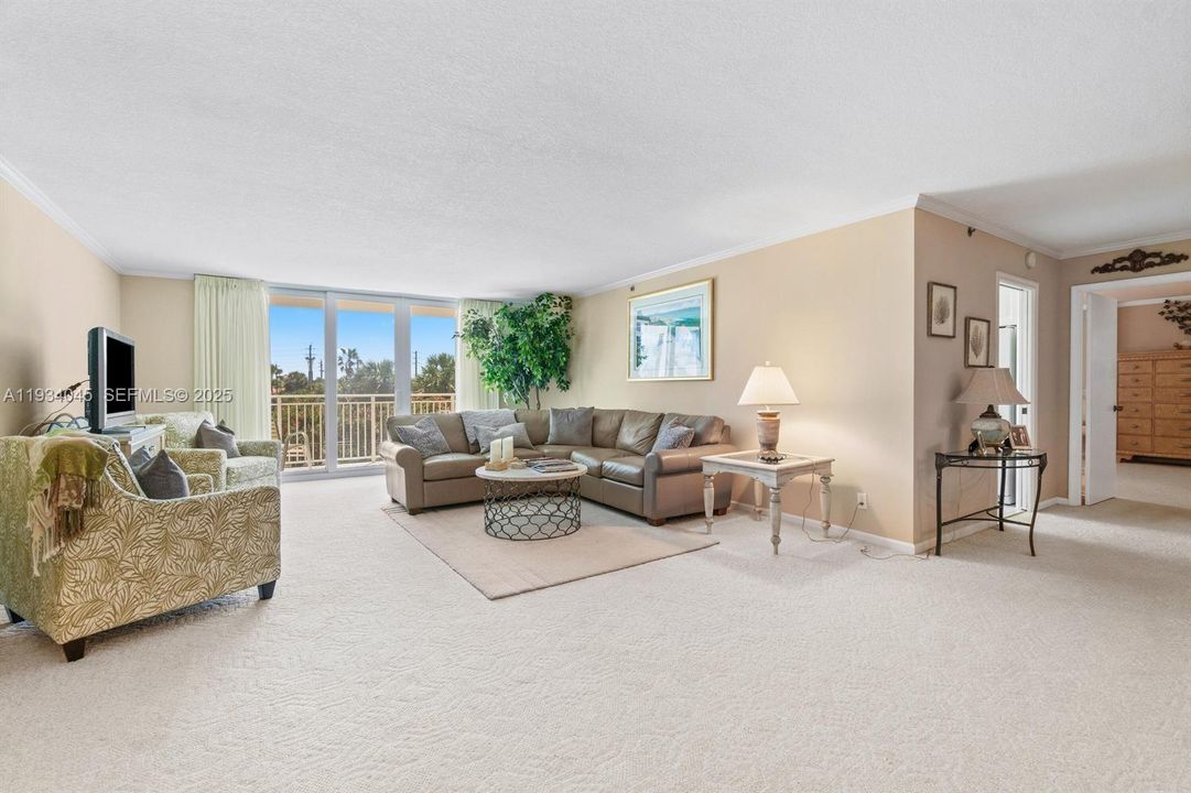 На продажу: $700,000 (2 спален, 2 ванн, 1760 Квадратных фут)