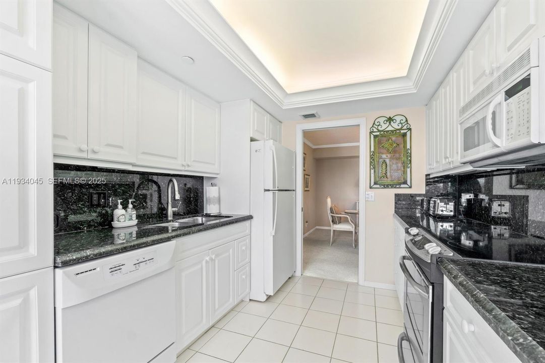 На продажу: $700,000 (2 спален, 2 ванн, 1760 Квадратных фут)