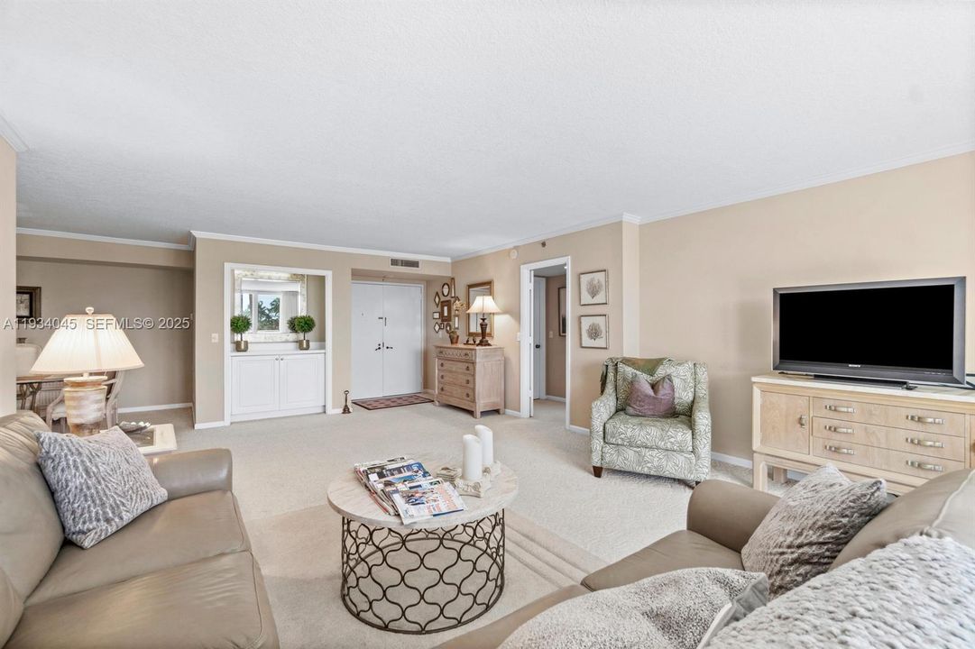 На продажу: $700,000 (2 спален, 2 ванн, 1760 Квадратных фут)