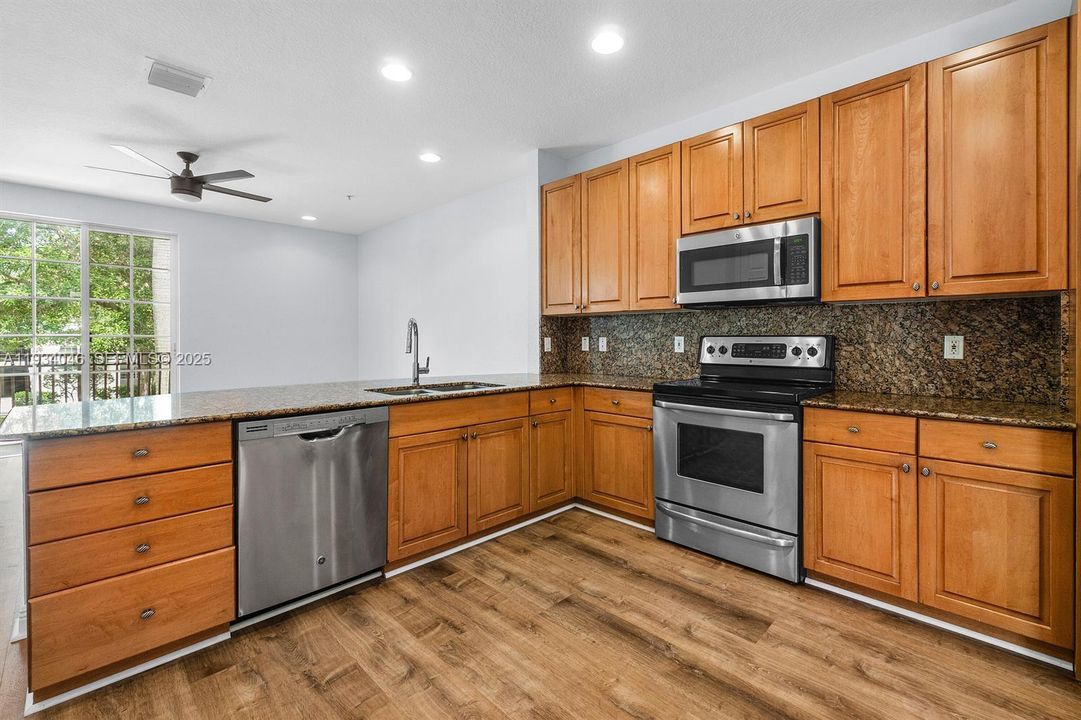 待售: $555,000 (3 贝兹, 2 浴室, 1953 平方英尺)