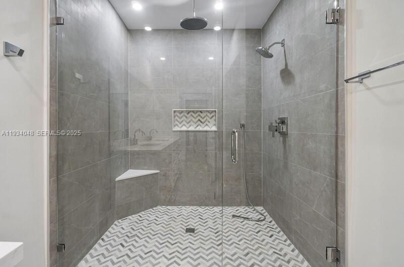 For Rent: $12,000 (3 beds, 3 baths, 2680 Square Feet)