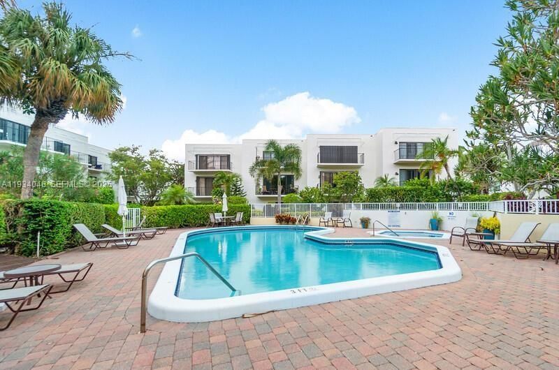 For Rent: $12,000 (3 beds, 3 baths, 2680 Square Feet)