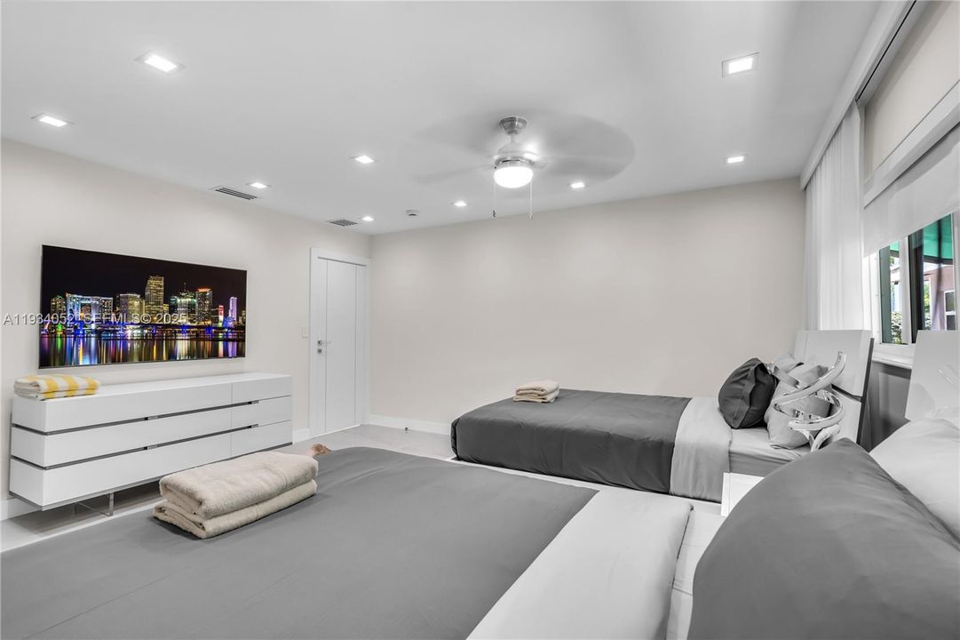 待售: $1,535,000 (3 贝兹, 2 浴室, 2252 平方英尺)